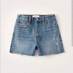 Abercrombie Curve Love High Rise Shorts size 26